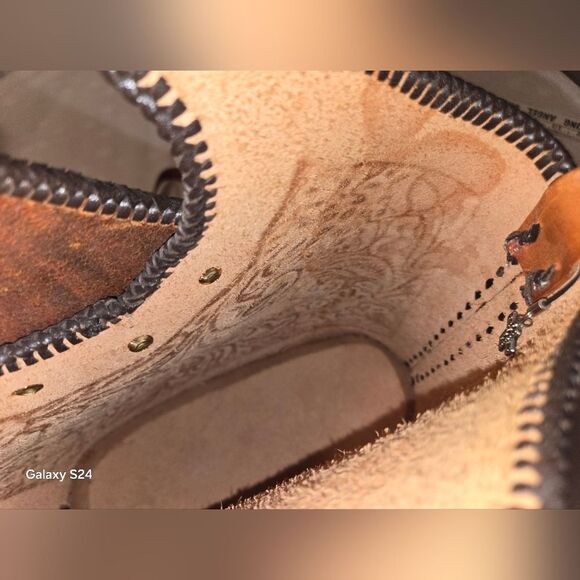 Vintage tooled leather Med. bag 14" - Picture 10 of 16